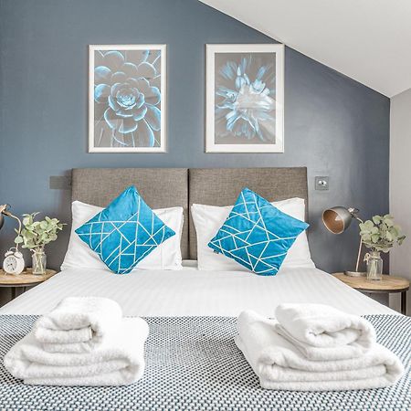 Stylish 1 Bed Apt , Central , Pkg, Perfect For Long Stays Егъм Екстериор снимка