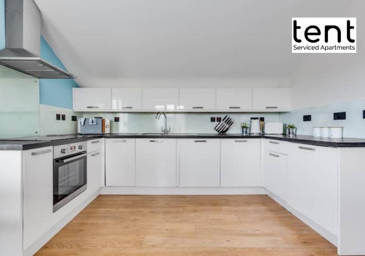 Stylish 1 Bed Apt , Central , Pkg, Perfect For Long Stays Егъм Екстериор снимка