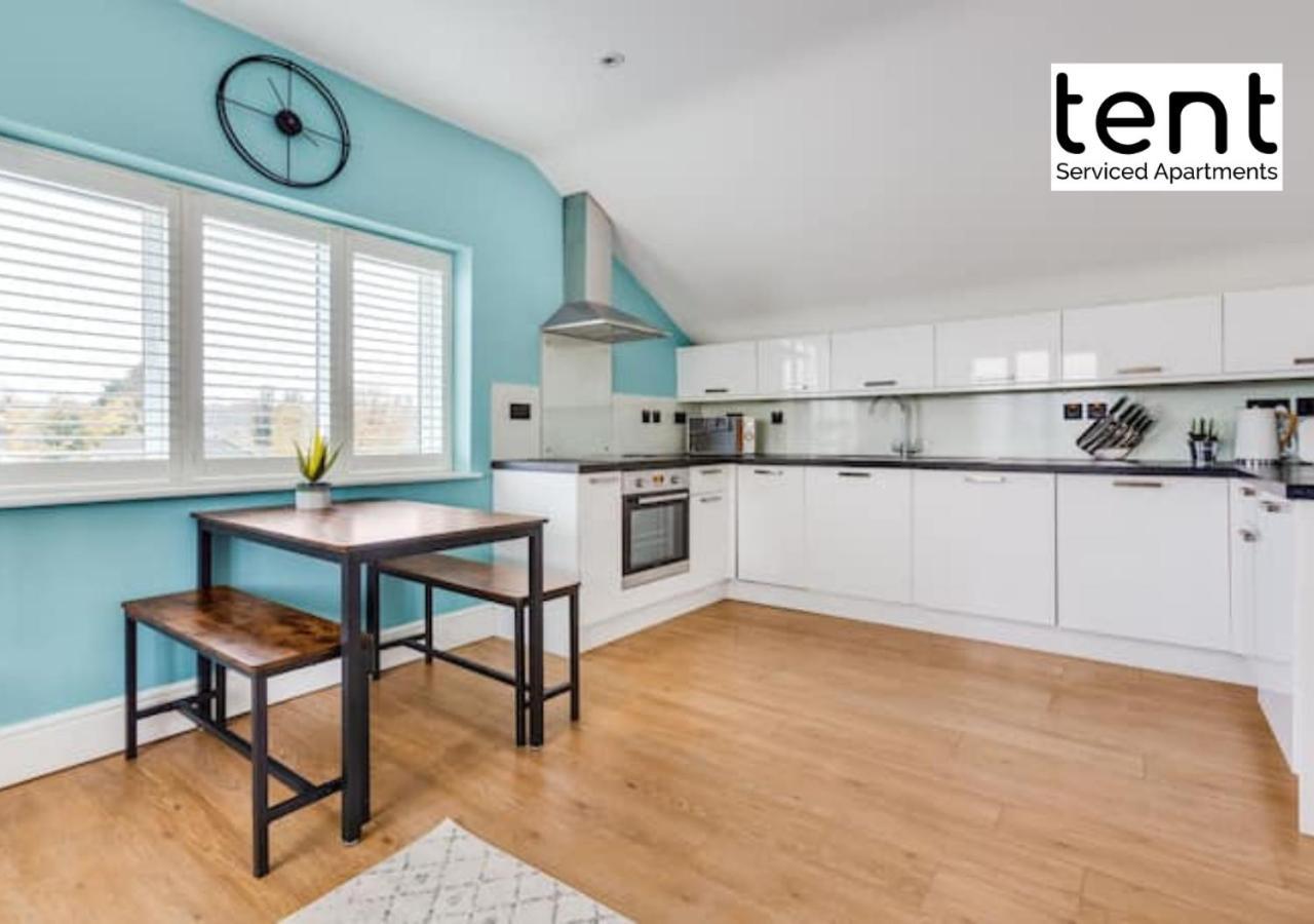 Stylish 1 Bed Apt , Central , Pkg, Perfect For Long Stays Егъм Екстериор снимка